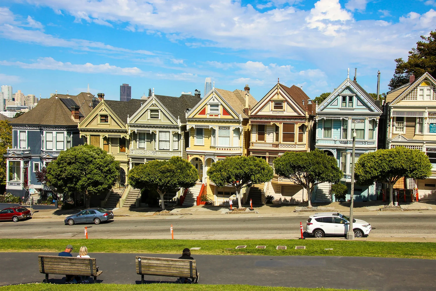 An image of the iconic painted ladies homes in San Francisco. 